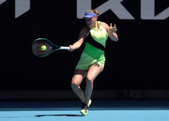 Anisimova downs Wang to book Melbourne quarter-final with Pegula