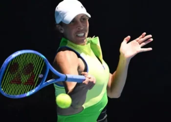 Keys battles past Oliynykova as Shelton advances at Australian Open