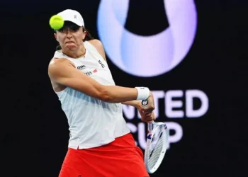 Swiatek leads Poland past Australia into United Cup semi-finals