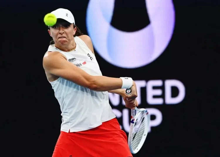 Swiatek leads Poland past Australia into United Cup semi-finals