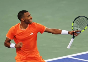 Auger-Aliassime sets up Medvedev clash in Dubai semis