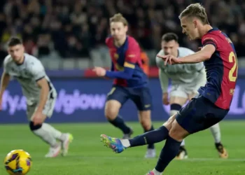 Barcelona reclaim top spot with comfortable win over Levante