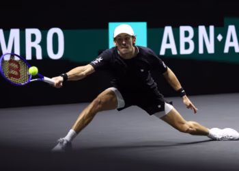 De Minaur beats Auger-Aliassime to win first indoor ATP title in Rotterdam