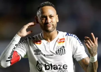 Neymar nets brace for Santos to boost World Cup hopes
