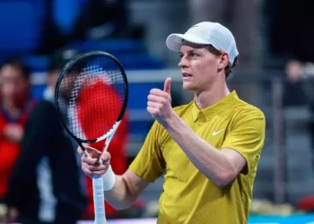 Sinner eases past Machac on return in Doha opener