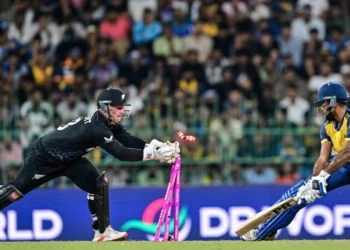 New Zealand thrash Sri Lanka to seal Super Eight win