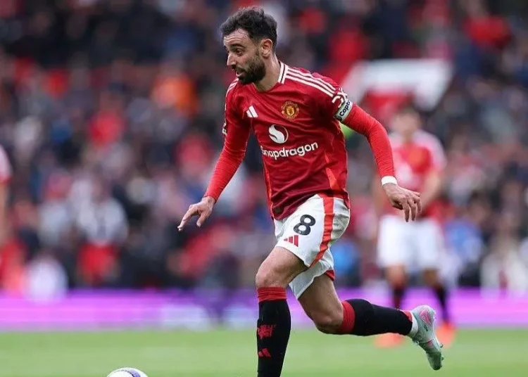 Fernandes inspires Man United comeback win over 10-man Palace