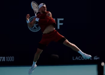 Draper, Ruud fall as Alcaraz and Sabalenka move on in rain-hit Miami