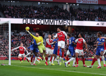 Arsenal restore five-point lead with 2-1 win over Chelsea