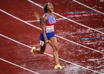 Richardson storms from scratch to win Stawell Gift