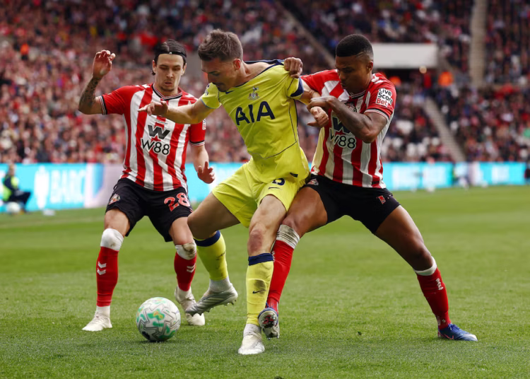 Man City Thrash Chelsea to Pressure Arsenal as Tottenham Sink Deeper