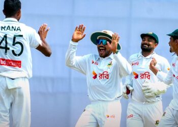 Bangladesh need 3 more wickets to complete 2-0 sweep against Pakistan