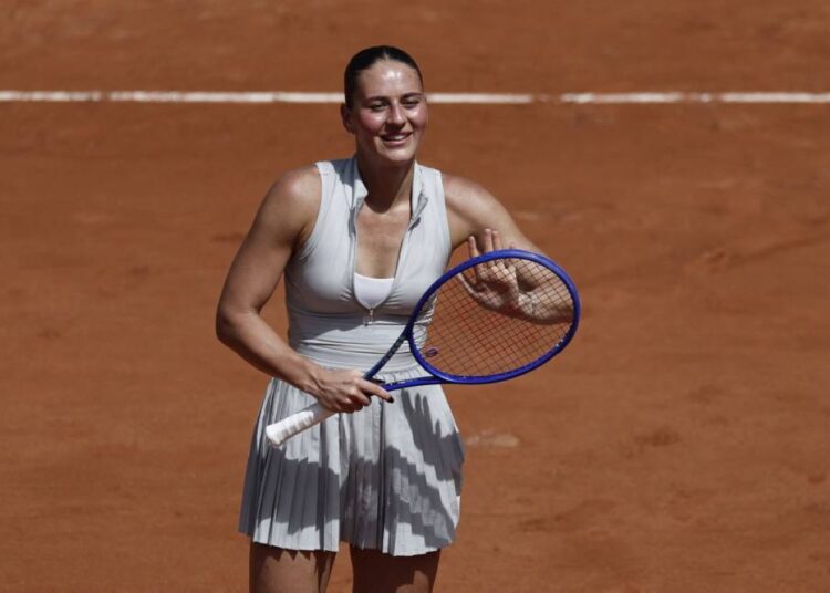 Kostyuk stuns four-time champion Swiatek in French Open