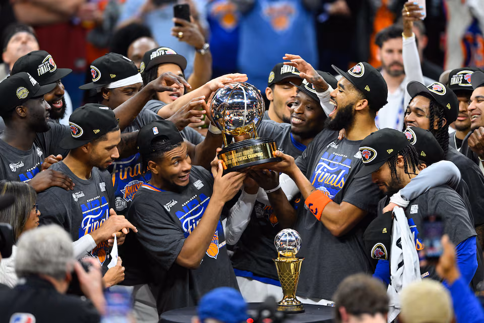 Knicks crush Cavaliers to reach first NBA Finals since 1999