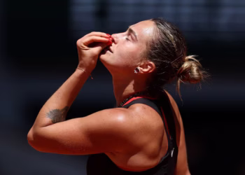 Sabalenka shines in Paris as Medvedev crashes out