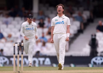 Brilliant Henry wraps up victory for New Zealand as England collapse