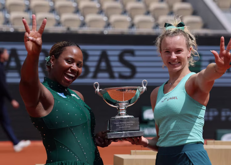 Top seeds Siniakova and Townsend capture first French Open title together