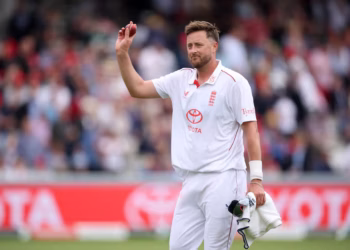 Robinson’s Five-Wicket Haul Puts England in Control Against New Zealand at Lord’s
