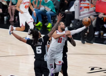Brunson Leads Knicks Comeback to Beat Spurs in NBA Finals Opener