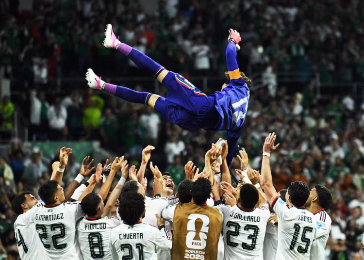 Ochoa enjoys emotional Azteca farewell as Mexico beat Czechs 3-0