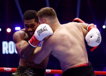 Joshua Rallies to Stop Prenga, Sets Up Long-Awaited Fury Clash