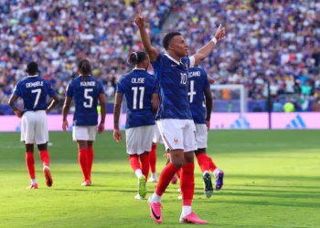 Mbappe double powers France past Sweden into World Cup last 16