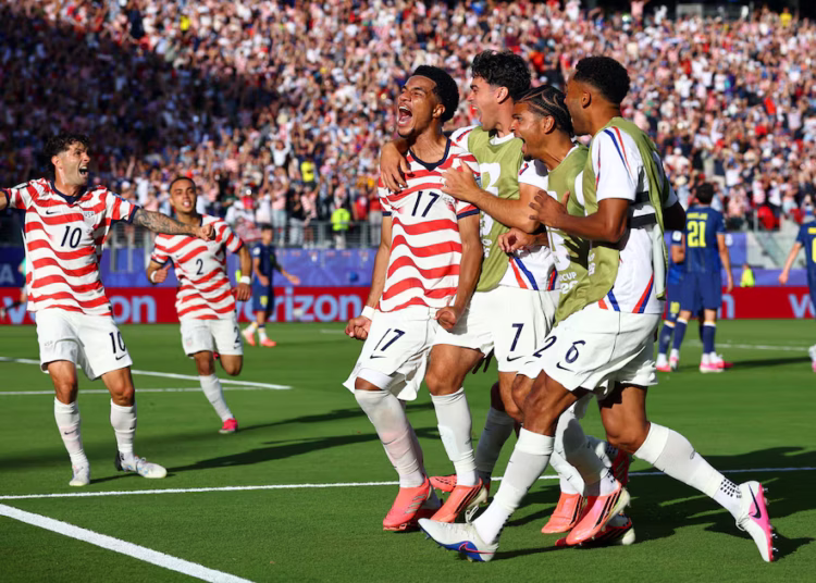 Ten-man United States beat Bosnia to reach World Cup last 16
