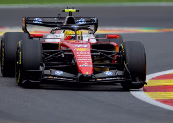 Hamilton cleared after Ferrari pitstop incident injures mechanic