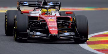 Hamilton cleared after Ferrari pitstop incident injures mechanic