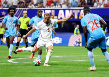 Kane double fires England past DR Congo into World Cup last 16