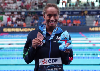 Italy’s Curtis breaks McKeown’s 50m backstroke world record