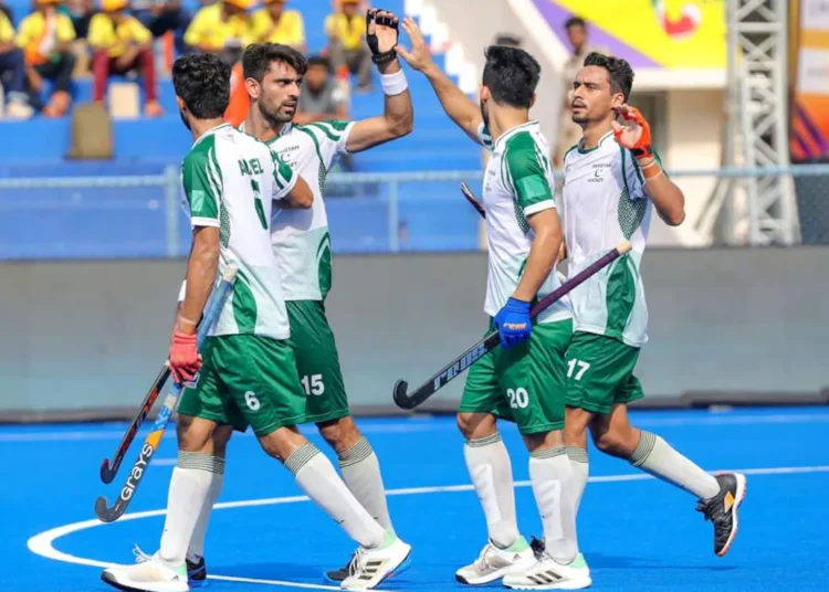 Former players call for fresh blood to revive Pakistan hockey