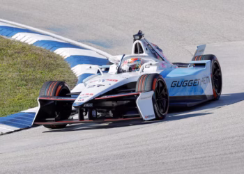 Nine drivers in contention as Formula E heads for London title decider