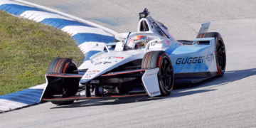 Nine drivers in contention as Formula E heads for London title decider