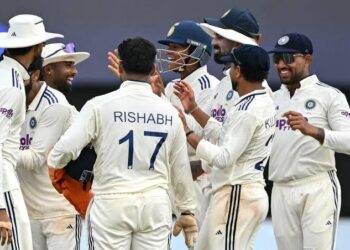 India remain in control despite Dinusha century for Sri Lanka