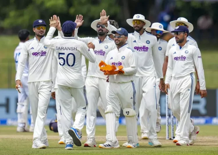 Sri Lanka lose six wickets as India press for victory in Colombo test