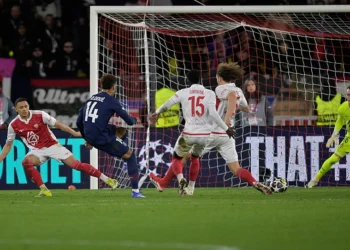 Monaco stun PSG to go top as French champions endure winless start