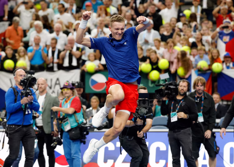 Czech Republic rally past United States to reach Davis Cup quarterfinals