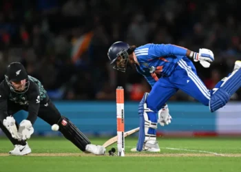 India overcome New Zealand fightback to win T20 opener