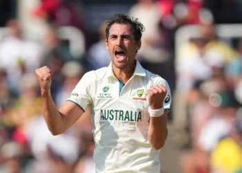 Starc takes six as South Africa collapse for 329 in Cape Town